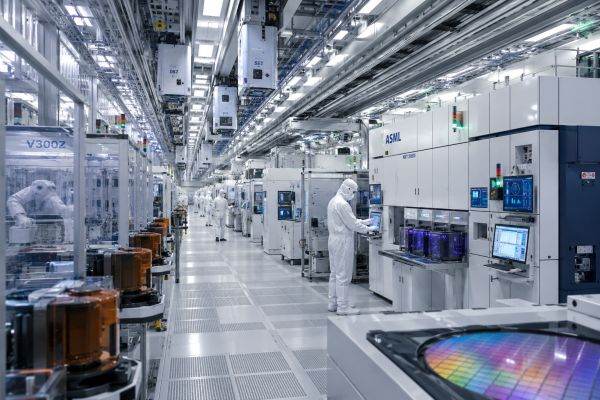 Producătorii de cipuri pierd teren; corecţia reaprinde îndoielile privind raliul AI